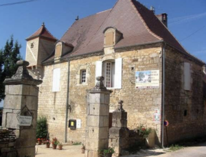 Réservez le Domaine d'Orion pour vos vacances, location modulable de 8 à 20 personnes, proche Sarlat.