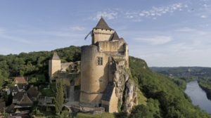 Réservez le Domaine d'Orion pour vos vacances, location modulable de 8 à 20 personnes, proche Sarlat.