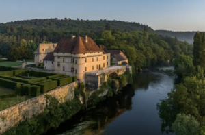 Réservez le Domaine d'Orion pour vos vacances, location modulable de 8 à 20 personnes, proche Sarlat.