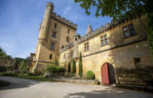 Réservez le Domaine d'Orion pour vos vacances, location modulable de 8 à 20 personnes, proche Sarlat.