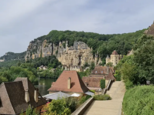 Réservez le Domaine d'Orion pour vos vacances, location modulable de 8 à 20 personnes, proche Sarlat.