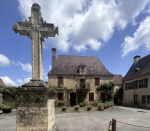 Réservez le Domaine d'Orion pour vos vacances, location modulable de 8 à 20 personnes, proche Sarlat.