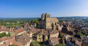 Réservez le Domaine d'Orion pour vos vacances, location modulable de 8 à 20 personnes, proche Sarlat.