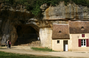 Réservez le Domaine d'Orion pour vos vacances, location modulable de 8 à 20 personnes, proche Sarlat.