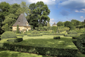 Réservez le Domaine d'Orion pour vos vacances, location modulable de 8 à 20 personnes, proche Sarlat.