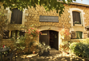 Réservez le Domaine d'Orion pour vos vacances, location modulable de 8 à 20 personnes, proche Sarlat.