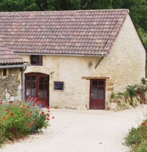 Réservez le Domaine d'Orion pour vos vacances, location modulable de 8 à 20 personnes, proche Sarlat.