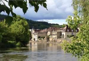 Réservez le Domaine d'Orion pour vos vacances, location modulable de 8 à 20 personnes, proche Sarlat.