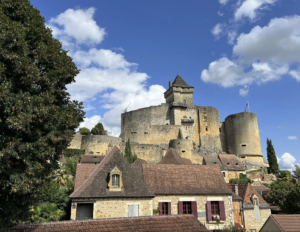 Réservez le Domaine d'Orion pour vos vacances, location modulable de 8 à 20 personnes, proche Sarlat.