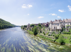 Réservez le Domaine d'Orion pour vos vacances, location modulable de 8 à 20 personnes, proche Sarlat.