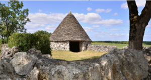 Réservez le Domaine d'Orion pour vos vacances, location modulable de 8 à 20 personnes, proche Sarlat.