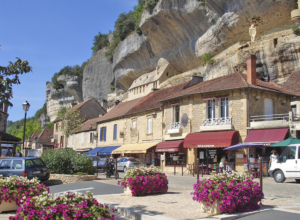 Réservez le Domaine d'Orion pour vos vacances, location modulable de 8 à 20 personnes, proche Sarlat.