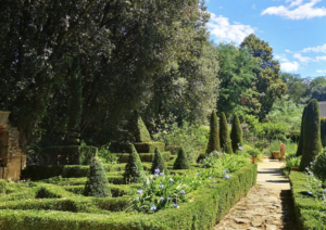 Réservez le Domaine d'Orion pour vos vacances, location modulable de 8 à 20 personnes, proche Sarlat.