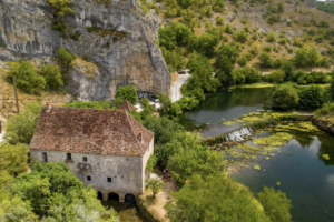 Réservez le Domaine d'Orion pour vos vacances, location modulable de 8 à 20 personnes, proche Sarlat.