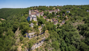 Réservez le Domaine d'Orion pour vos vacances, location modulable de 8 à 20 personnes, proche Sarlat.