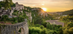 Réservez le Domaine d'Orion pour vos vacances, location modulable de 8 à 20 personnes, proche Sarlat.