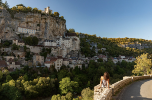 Réservez le Domaine d'Orion pour vos vacances, location modulable de 8 à 20 personnes, proche Sarlat.