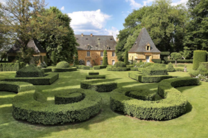 Réservez le Domaine d'Orion pour vos vacances, location modulable de 8 à 20 personnes, proche Sarlat.