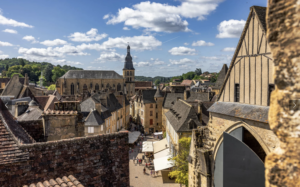 Réservez le Domaine d'Orion pour vos vacances, location modulable de 8 à 20 personnes, proche Sarlat.