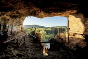 Réservez le Domaine d'Orion pour vos vacances, location modulable de 8 à 20 personnes, proche Sarlat.