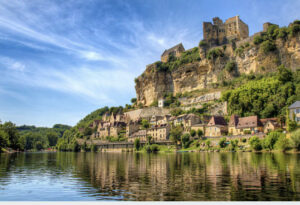 Réservez le Domaine d'Orion en Périgord noir, à proximité de tous les sites touristiques, historiques et culturels